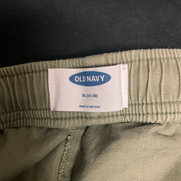 Green old navy shorts ,kids,girls,shorts,cargo - Picture 3 of 3